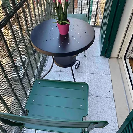 Modern شقة باري